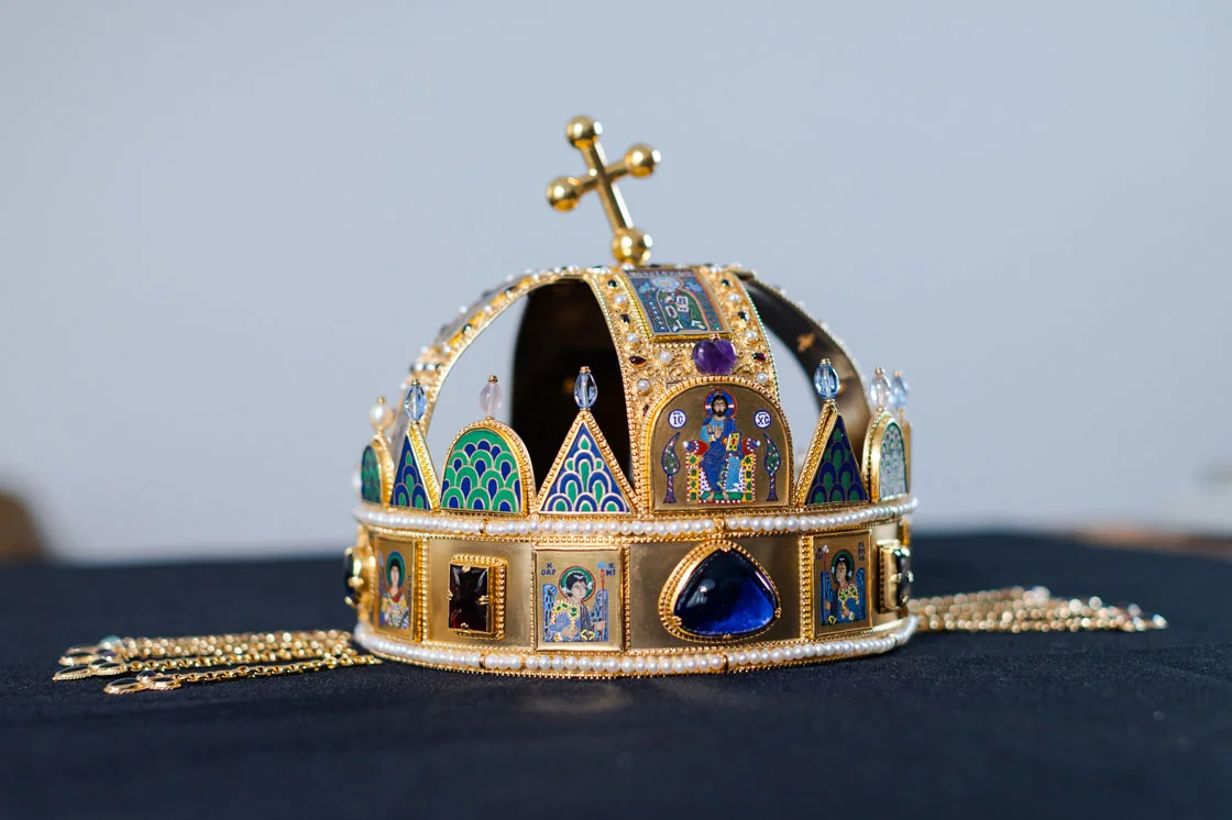Dychberúca replika uhorskej kráľovskej koruny v Klenotníckom dome Mikuš Diamonds v Trenčíne!
