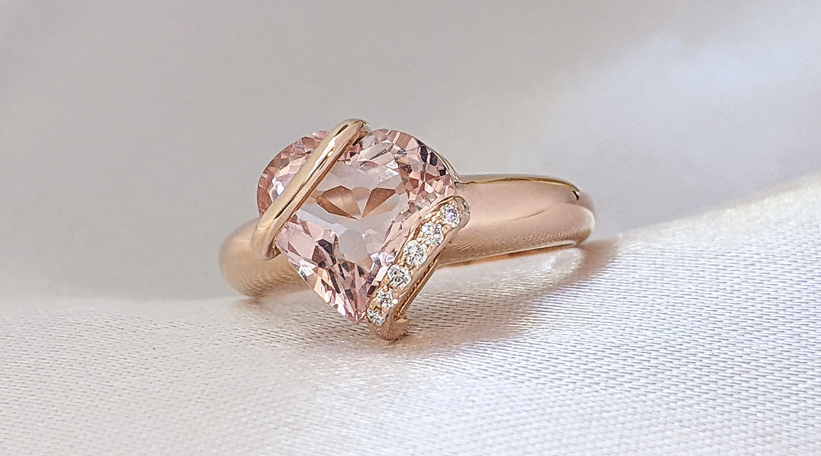 Morganitový prsteň s diamantmi