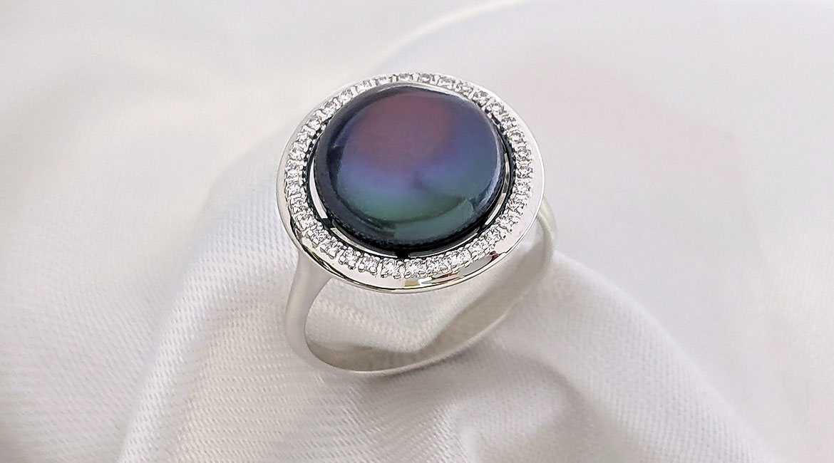 Prsten s perletí a diamanty