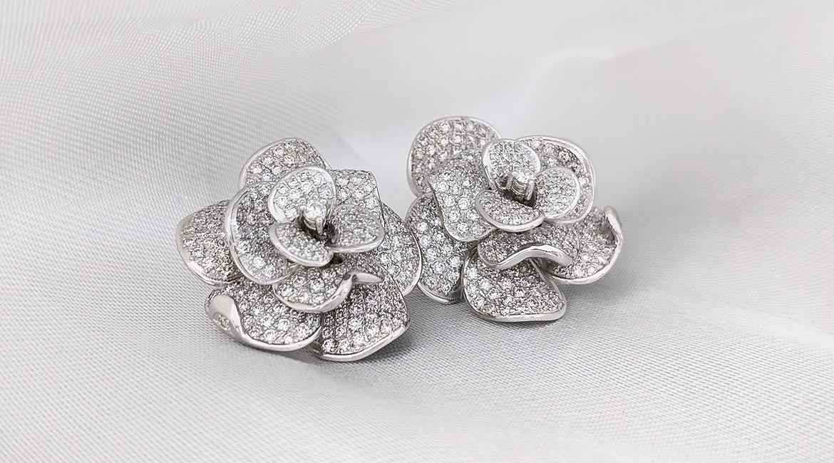 Náušnice z bílého zlata s diamanty