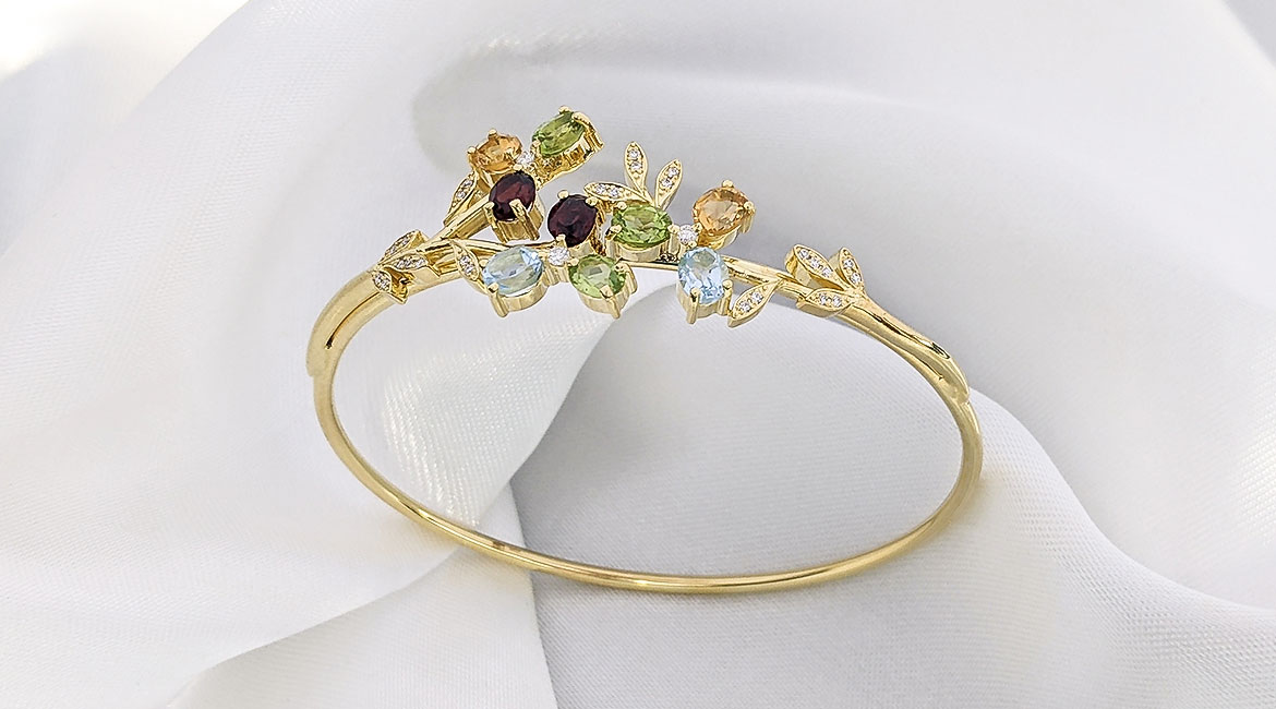 Jemný drahokamový náramek