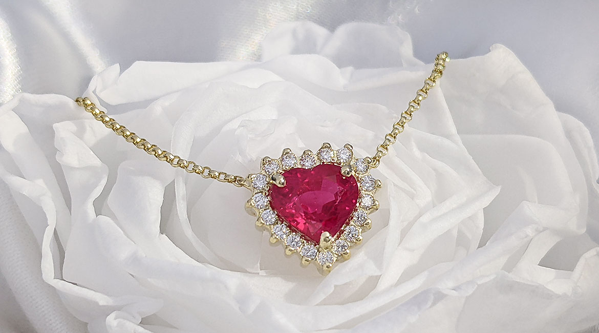 Rubínový náhrdelník s diamanty