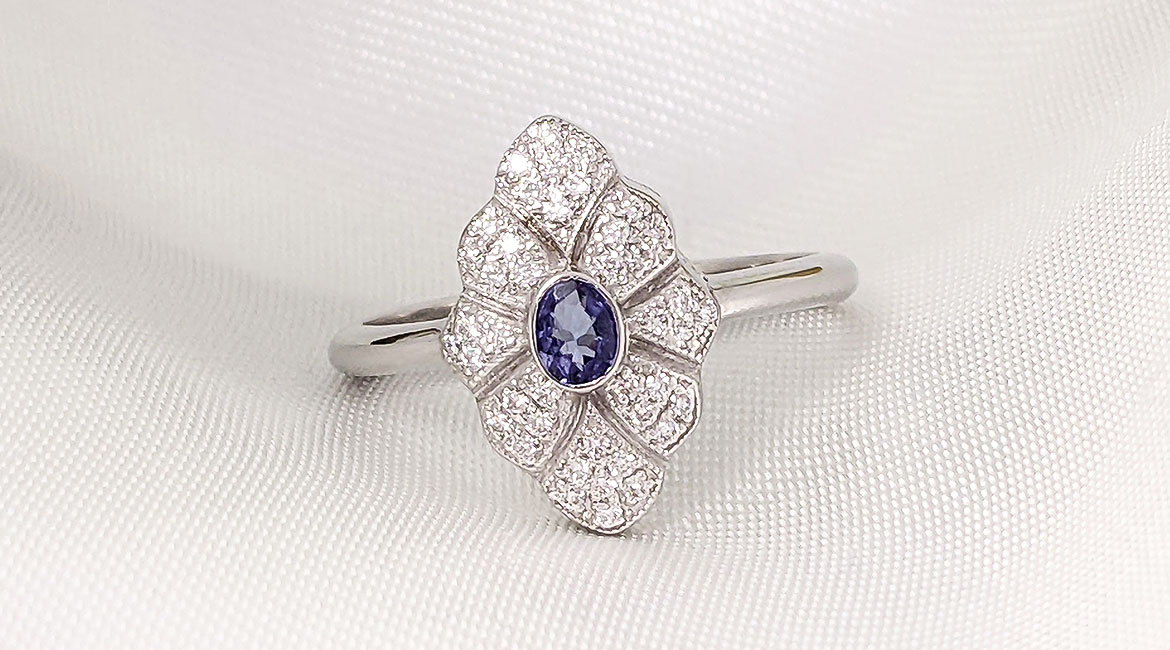 Tanzanitovo-diamantový prsten