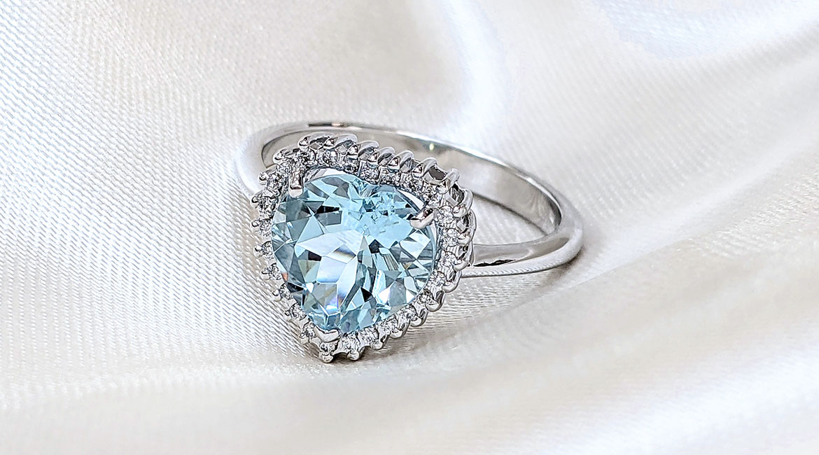 Vznešený prsten s akvamarínem