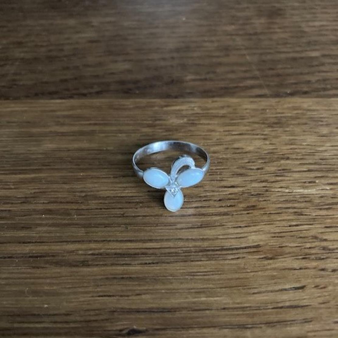 Opálový prsteň Lily, biele zlato, pre-owned