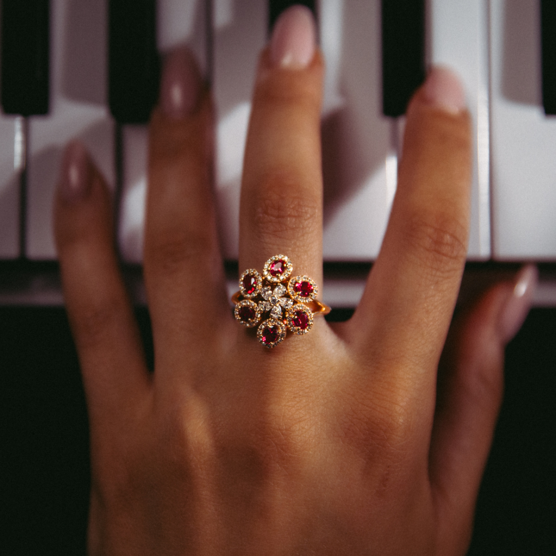 Drahokamový prsteň Her Majesty, ružové zlato