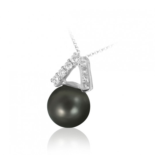 Prívesok Attraction, biele zlato, diamant.