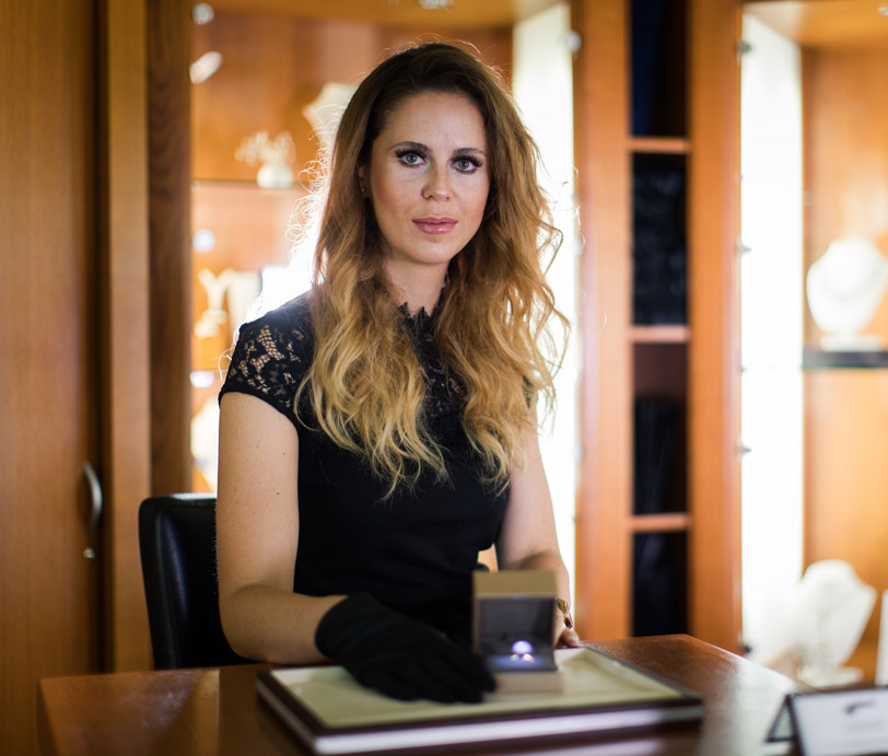 Lucia Čierna, Profesionálny predajca